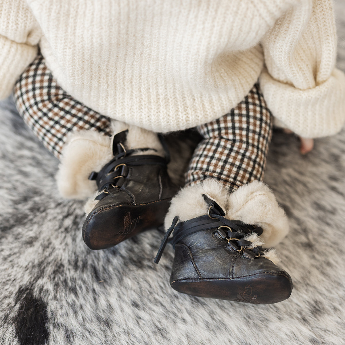 Shearling baby fashion booties